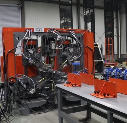 Robot za oblikovanje kaveza od čelične šipke
